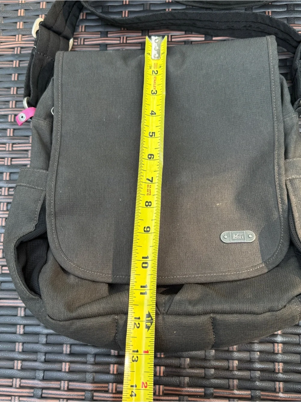 REI Travel Bag Purse Crossbody Lightweight Flap Pockets Hiking Outdoor Camp Gorp